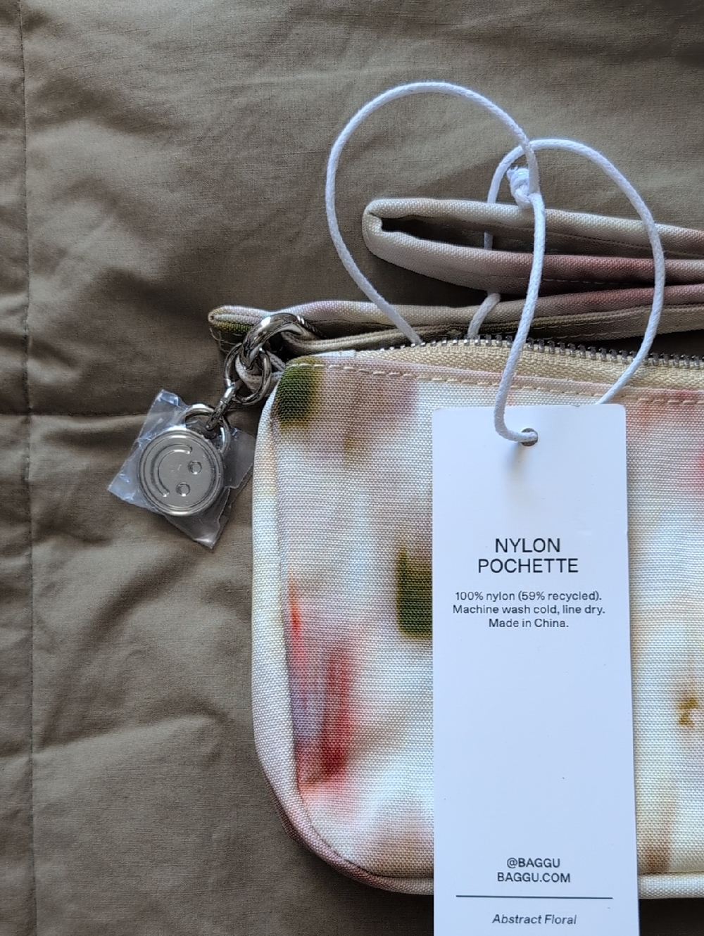 BAGGU Nylon Pochette in Abstract Floral - Picture 3 of 5